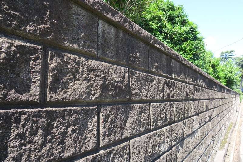 ひびや傾きが発生しないよう安全性の高いブロック塀を提供